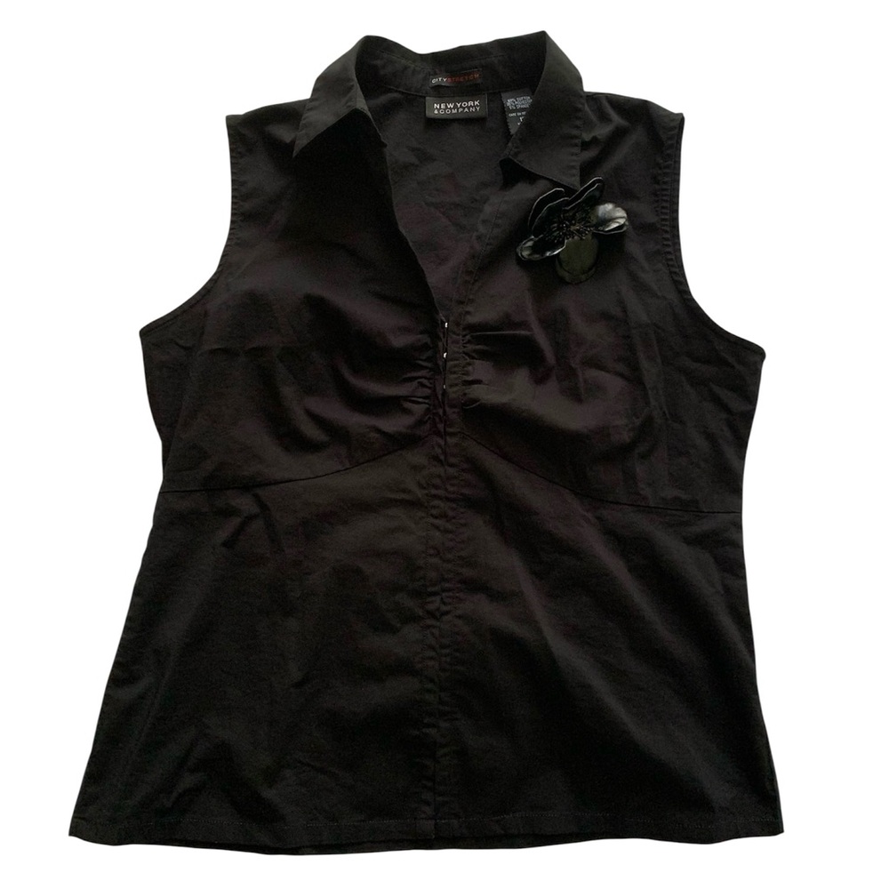Black Sleeveless Button-Up Shirt With Hooks and Floral Brooch Size 12 Y2K Office